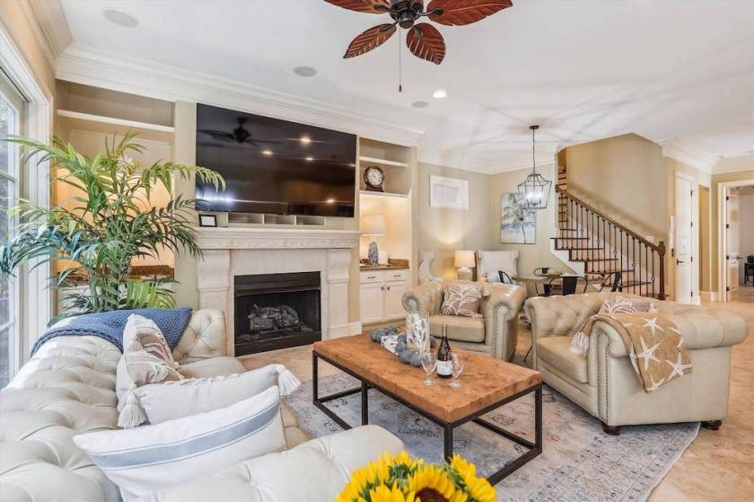 Beautifully decorated living room of a vacation rental in Hilton Head